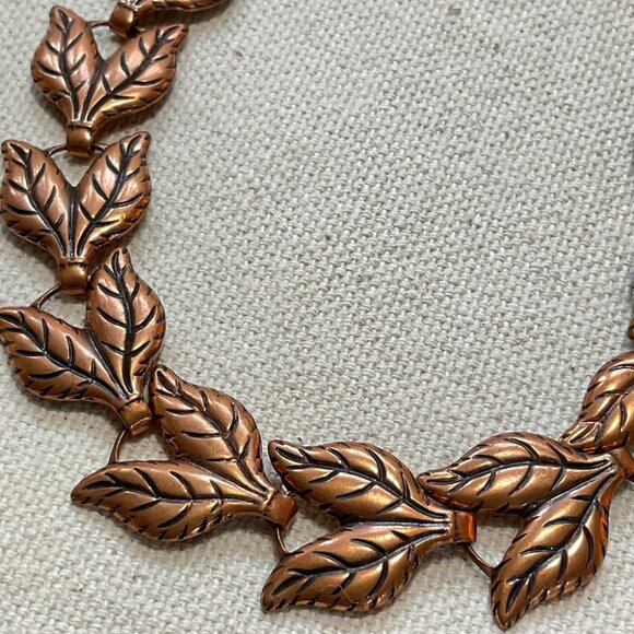 1950s Leaf Link Copper Bracelet – Forged & Fluid Vintage - Picture 2 of 7